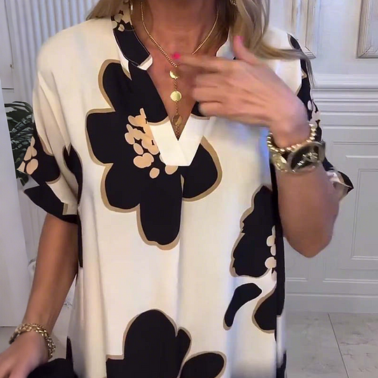 Brīva kleita ar ziediem