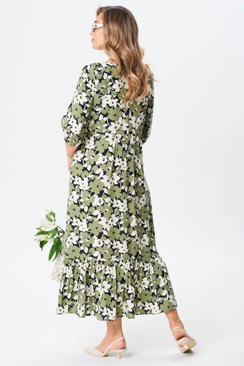 Zaļa kleita ar ziediem