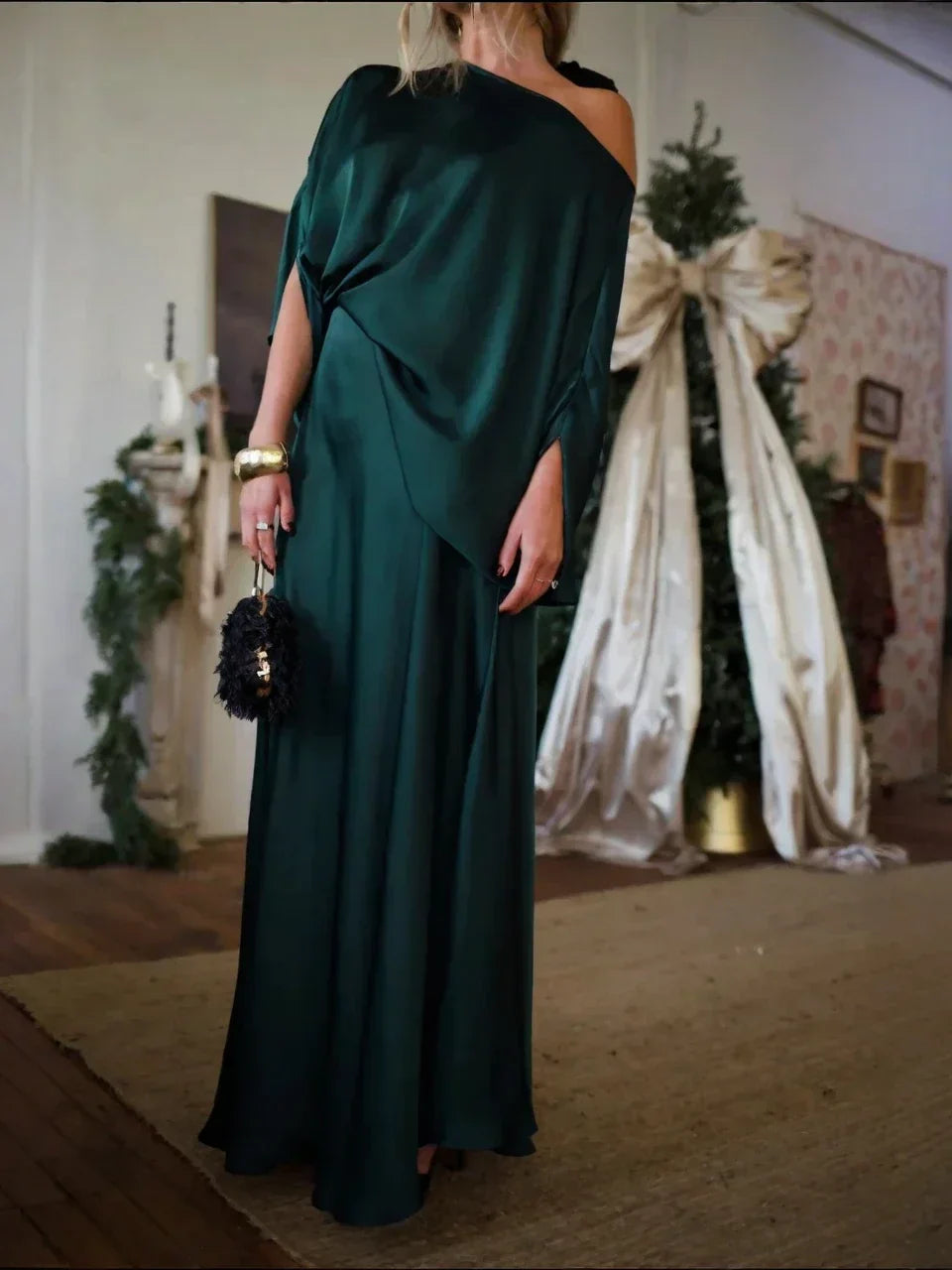 Skaista, brīvi krītoša kleita sievietēm