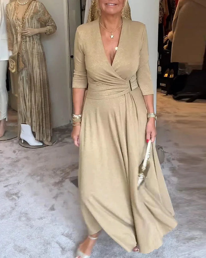 Eleganta vienkrāsaina kleita ar trīs ceturtdaļu piedurknēm