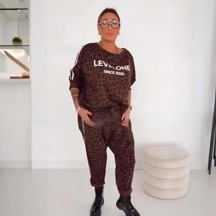 Elegantiškas moteriškas komplektas su leopardo raštu