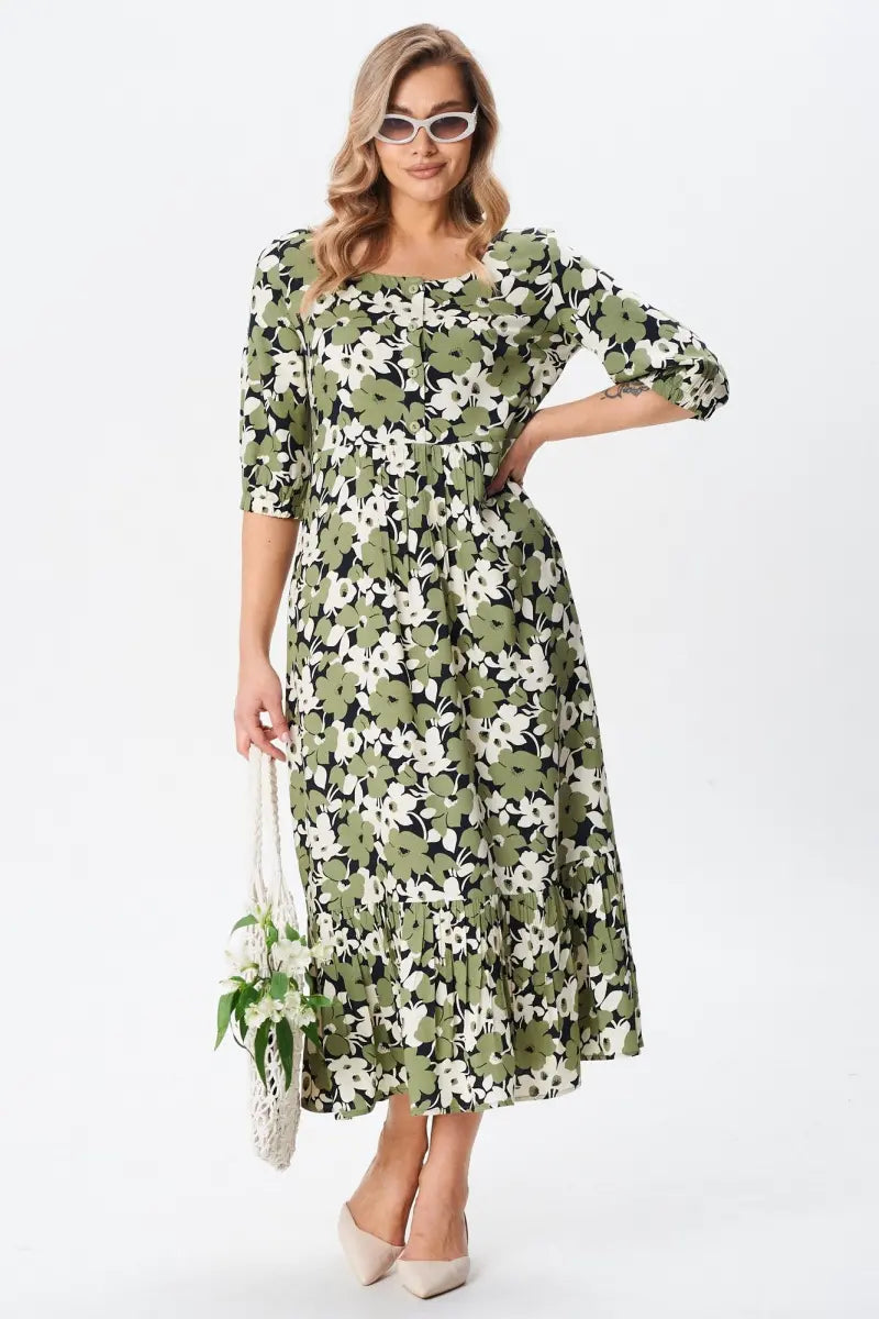 Zaļa kleita ar ziediem