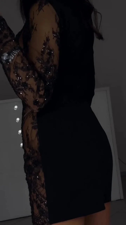 Seksuāla kleita ar mežģīņu apdari