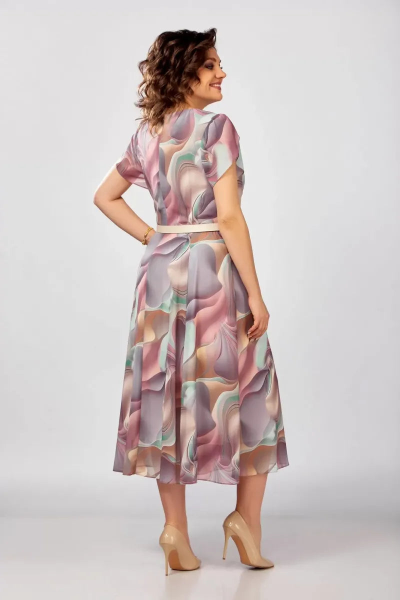 Jauna eleganta augstas kvalitātes kleita