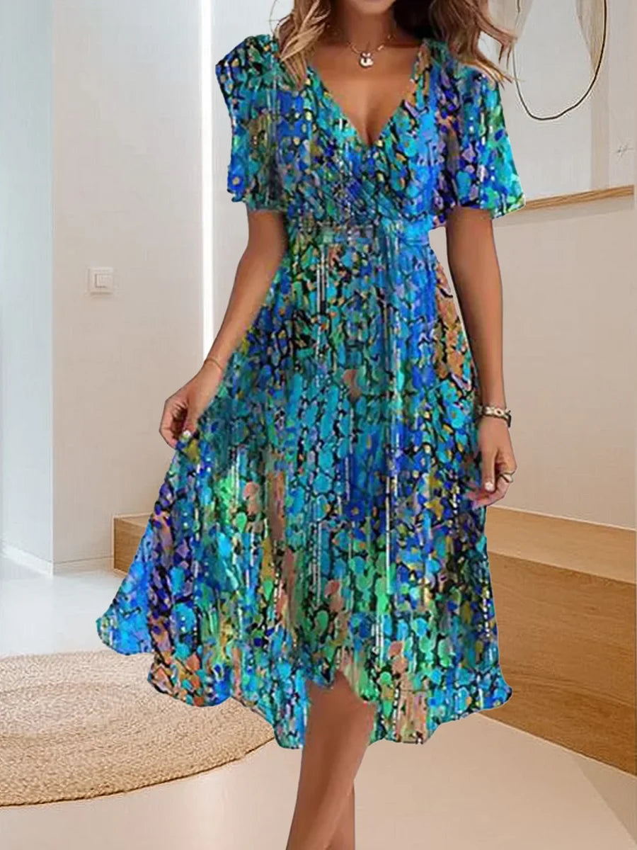 Brīvā laika kleita ar vienkāršu rakstu