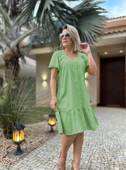 Jauna sieviešu brīvā laika vienkrāsaina kleita