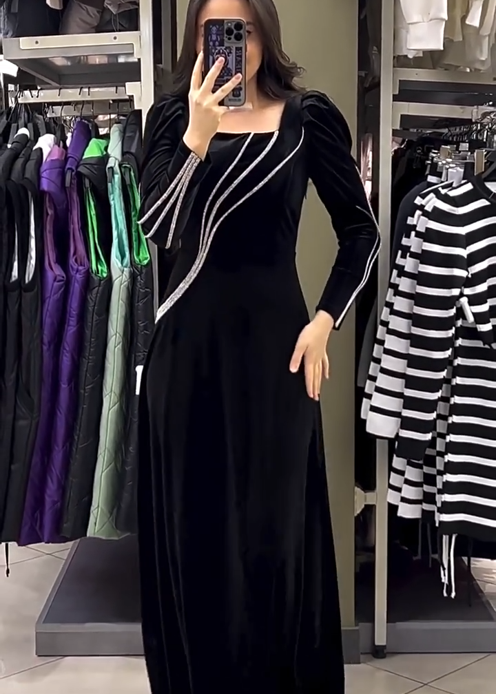 Eleganta gara kleita ar rhinestones