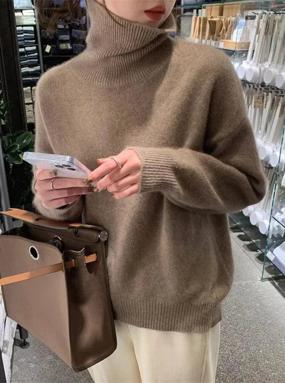 Mīksts uz tausti, brīvi piegulošs džemperis