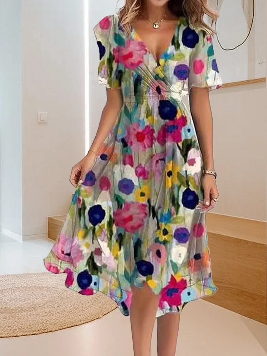 Brīvā laika kleita ar vienkāršu rakstu