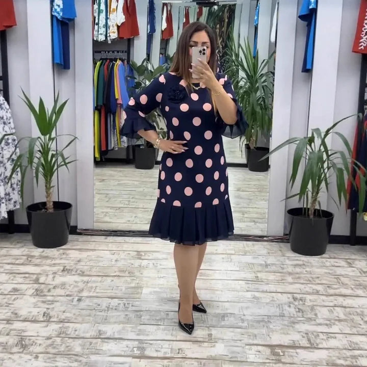 Sieviešu kleita ar punktiņiem