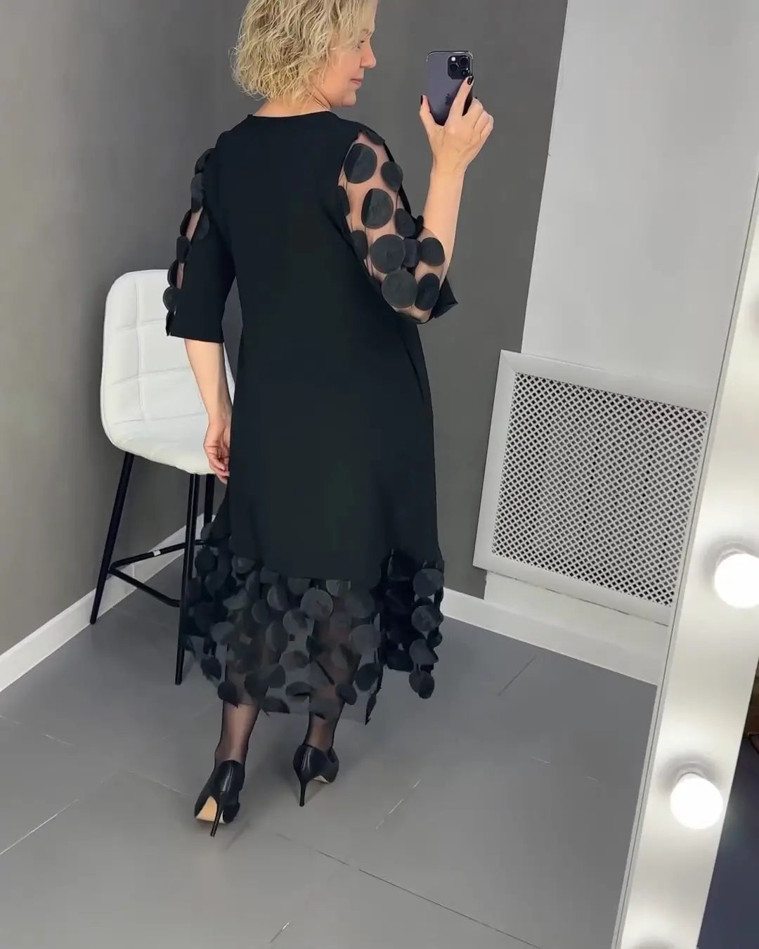 Skaista melna kleita