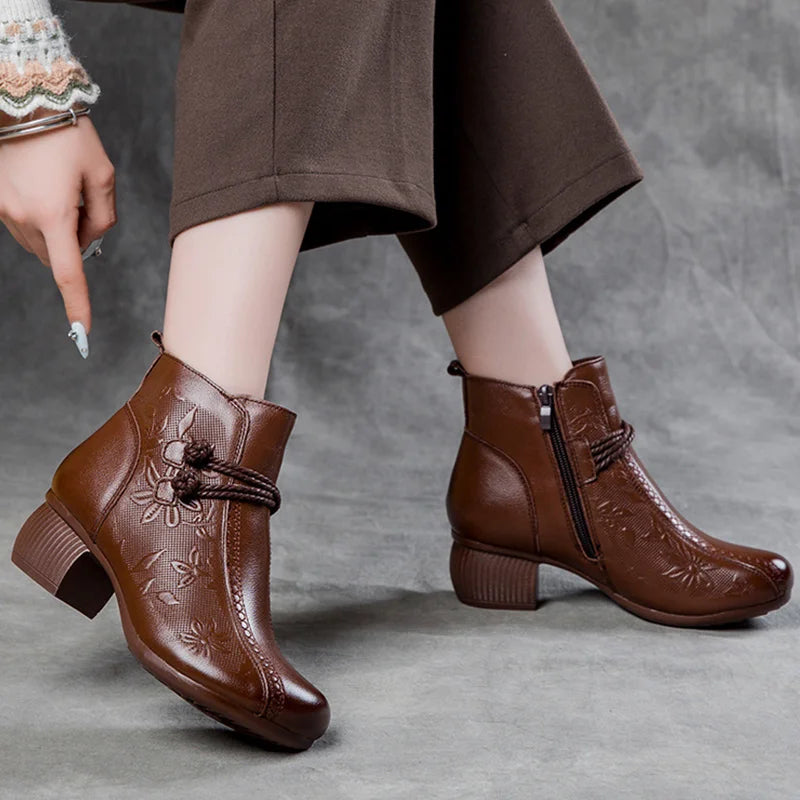 Sieviešu krāšņie potītes garie zābaki