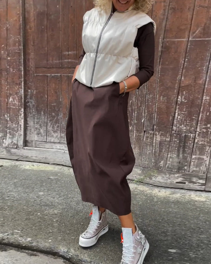 Vienkrāsaina kleita ar garām piedurknēm