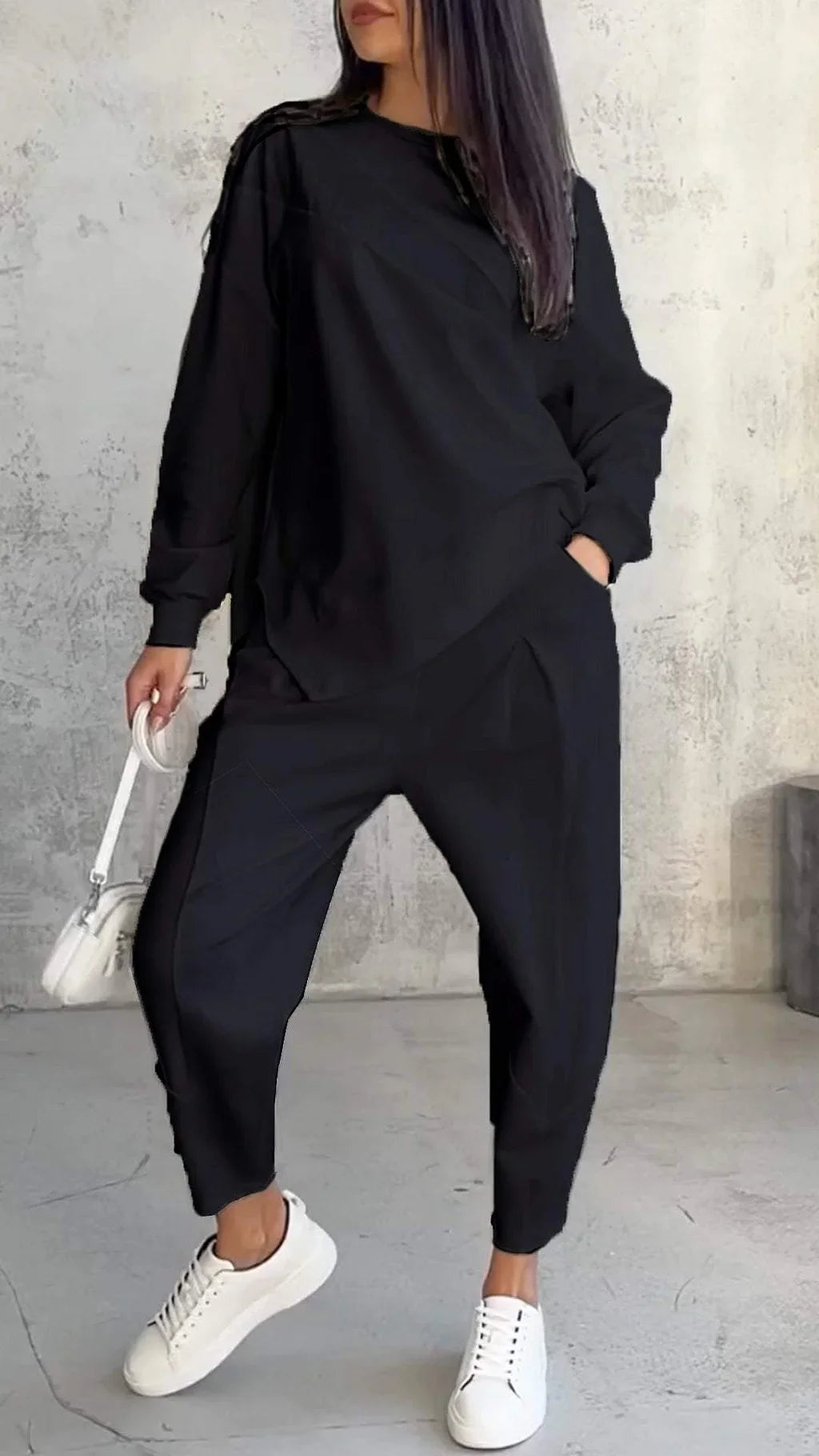 Divdaļīgs atpūtas kostīms ar garām piedurknēm