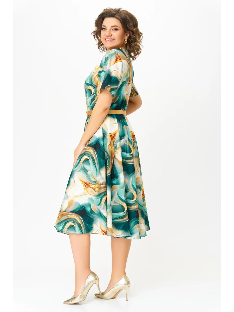 Brīva, gaiša sieviešu kleita