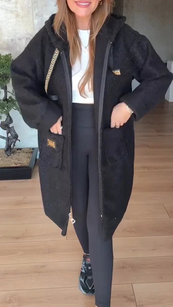 Sieviešu jaka ar kapuci un savelkamu auklu