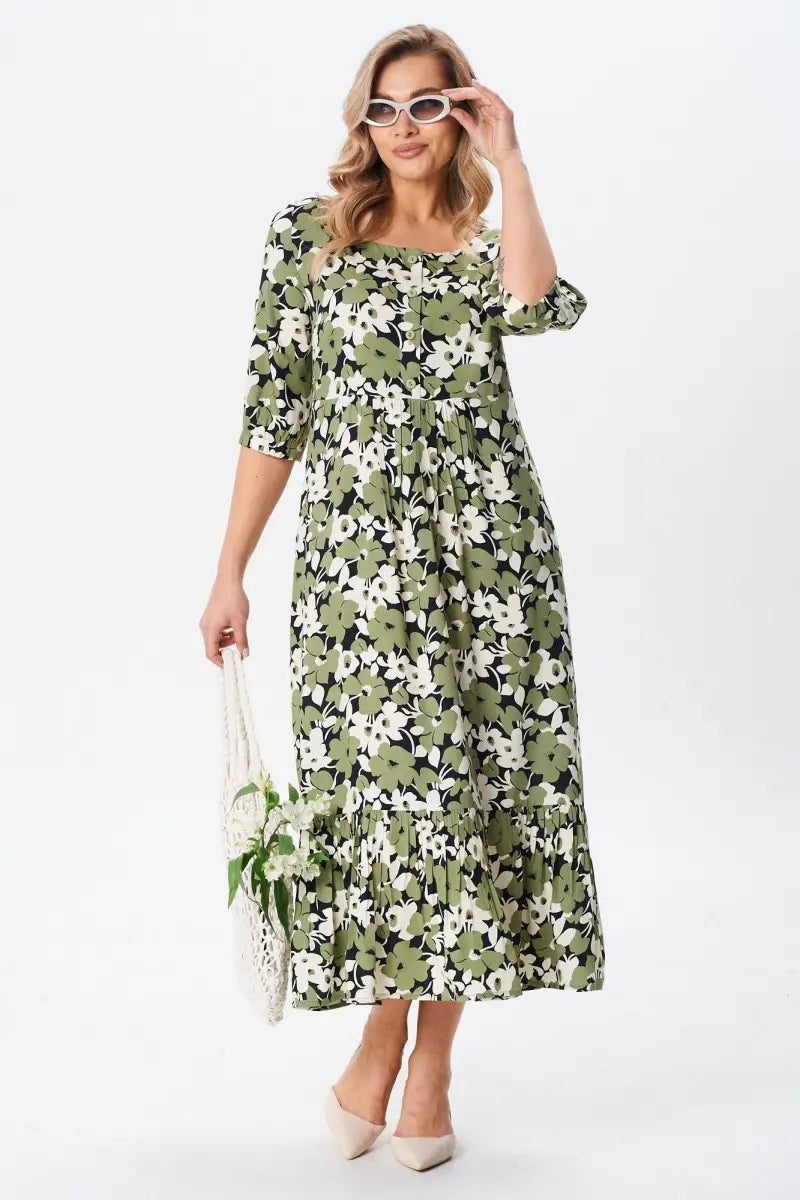 Zaļa kleita ar ziediem