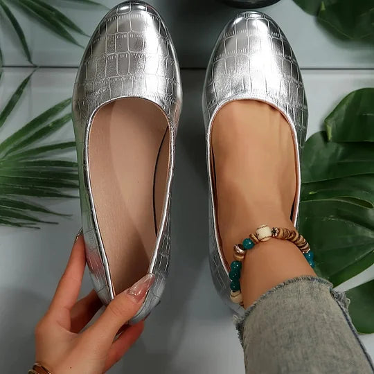 Elegantiški ādas apavi sievietēm