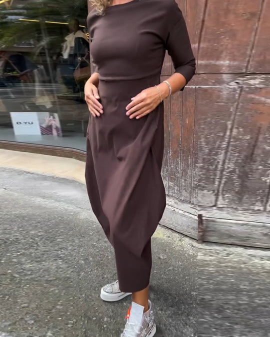 Vienkrāsaina kleita ar garām piedurknēm