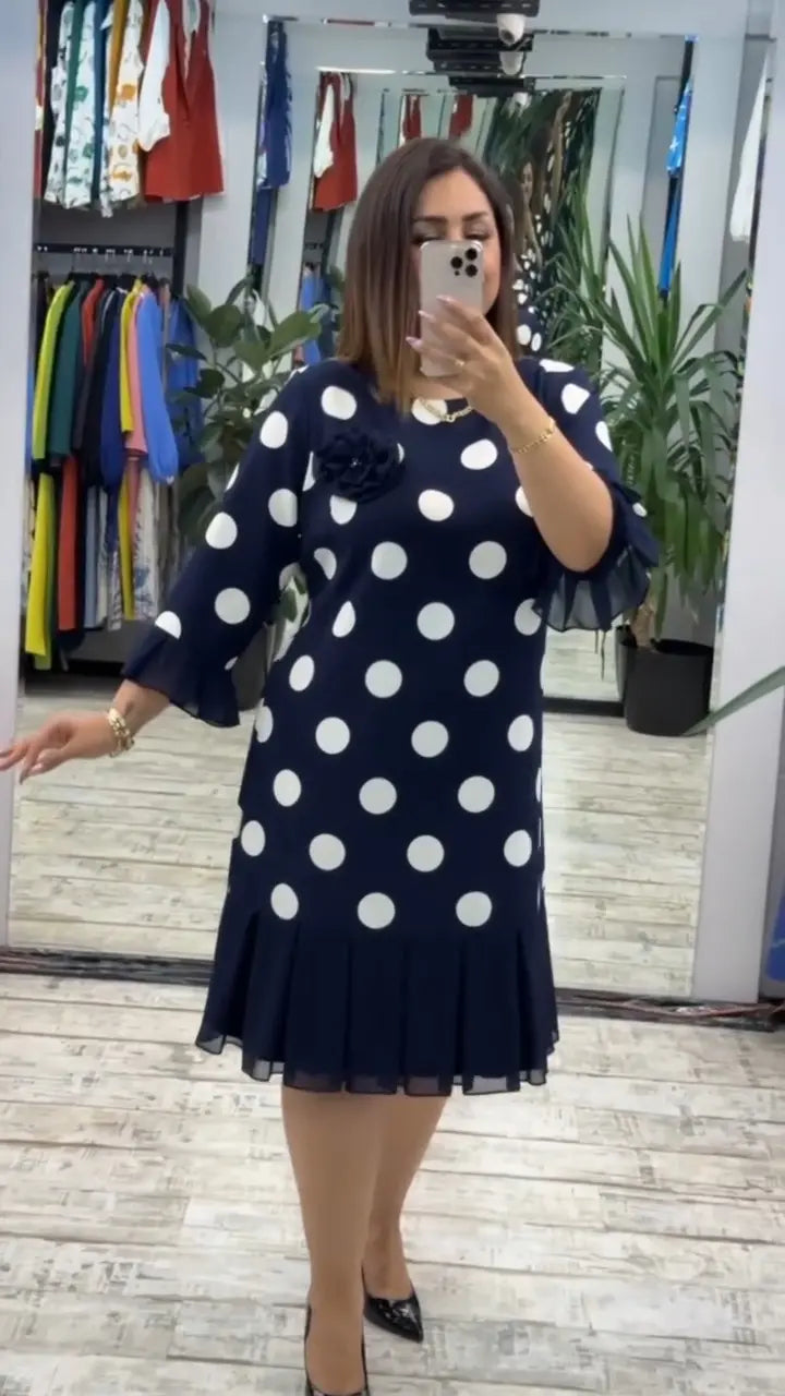 Jauna modes kleita, klasiska dizaina, eleganta un vienkārša.