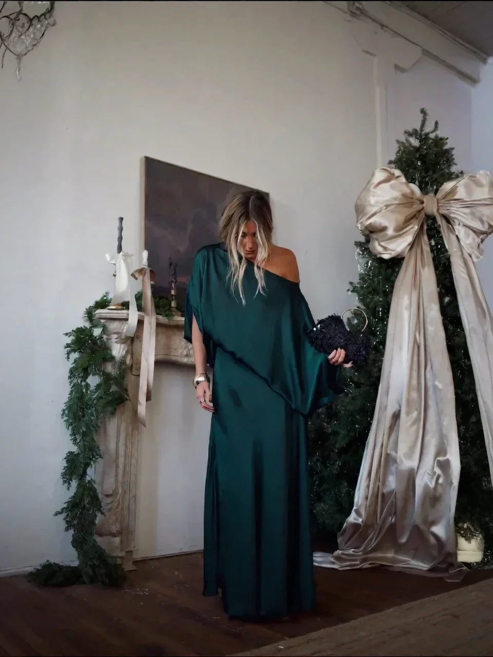 Skaista, brīvi krītoša kleita sievietēm