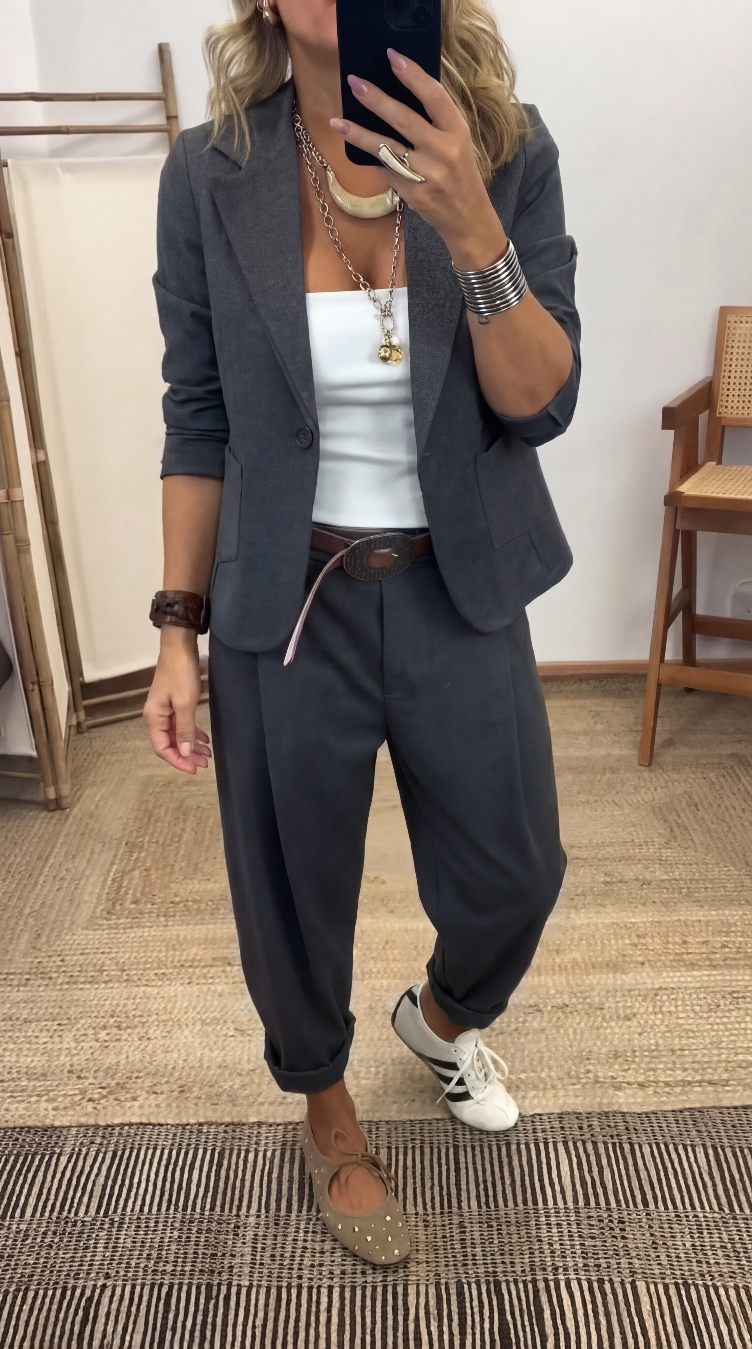 Sieviešu lietišķais uzvalks