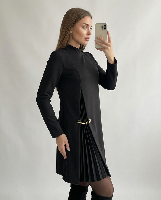 Eleganta kleita ar garām piedurknēm un krokotām detaļām