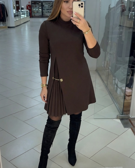 Eleganta kleita ar garām piedurknēm un krokotām detaļām