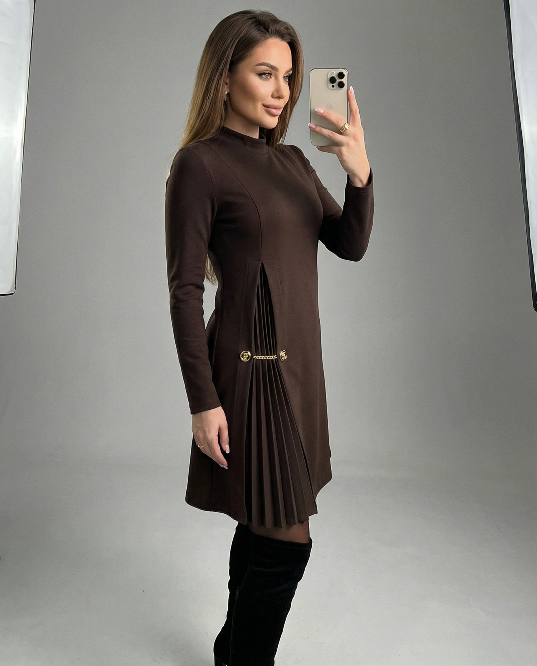 Eleganta kleita ar garām piedurknēm un krokotām detaļām