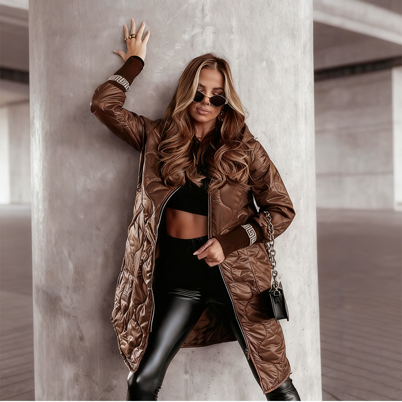 Sieviešu stepēta ziemas jaka ar kapuci