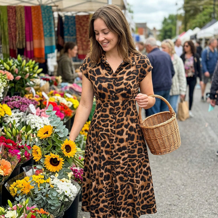 Eleganta sieviešu kleita ar leoparda rakstu
